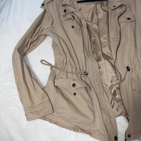 Tan rain jacket with hood! - Picture 2 of 7